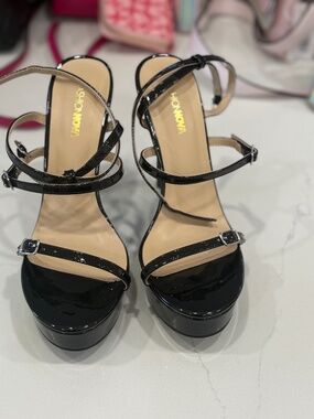 NEW Fashion Nova Black Strappy Heels – Size 8 🖤✨